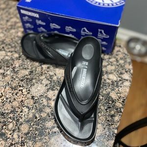 Birkenstock Honolulu Flip Flop- Size 39 (W9)